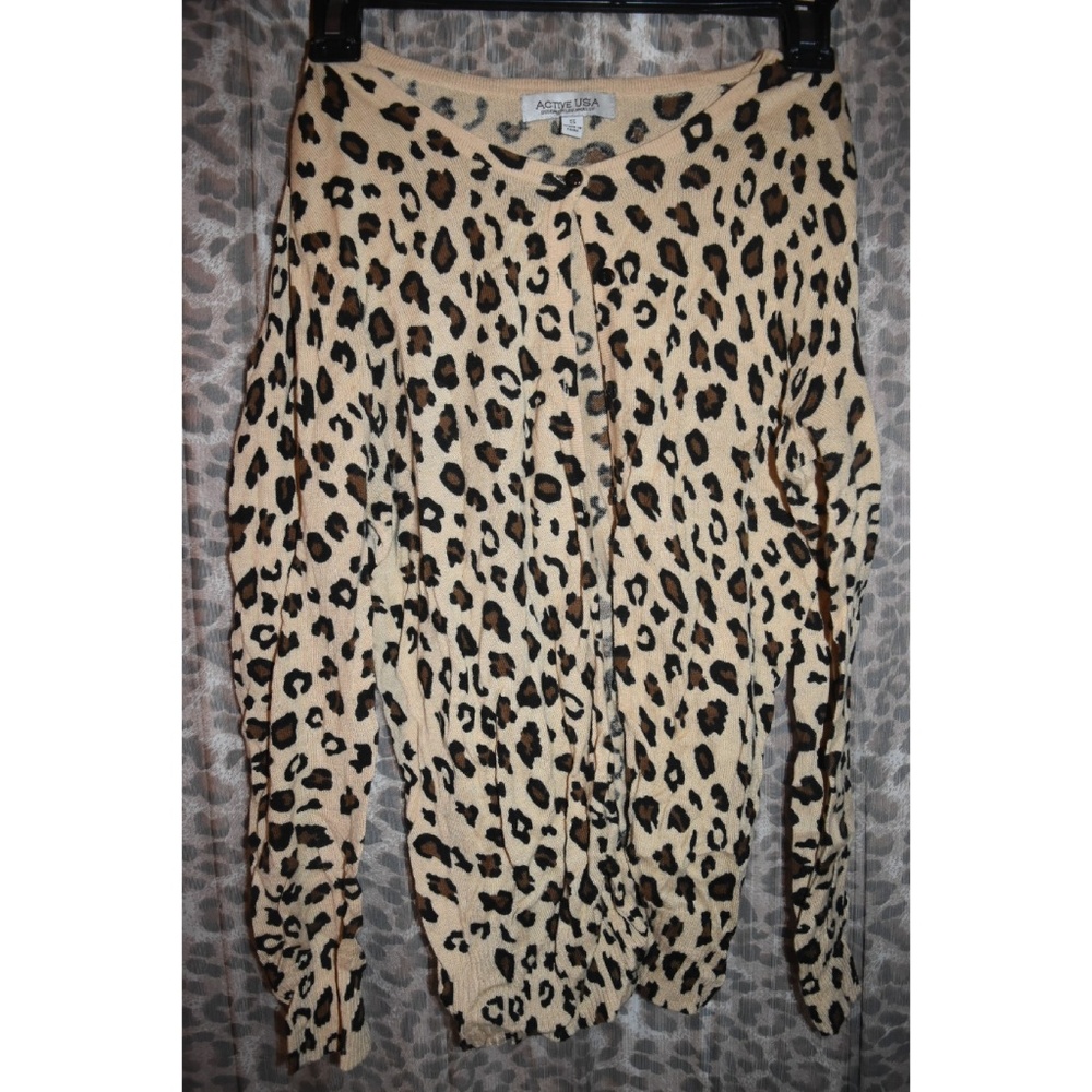 Pin up style leopard print sweater